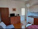 Appartements Mari - 40 m from sea: A1(4), A2(2+2), SA3(2) Krilo Jesenice - Riviera de Omis  - Appartement - A1(4): cuisine salle à manger