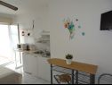 Appartements Mari - 40 m from sea: A1(4), A2(2+2), SA3(2) Krilo Jesenice - Riviera de Omis  - Studio appartement - SA3(2): cuisine salle à manger
