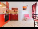 Appartements Mari - sea view apartments: A1(2) Borna, A2(4) Iva, A3(4) Silver, A4(4) Red Nemira - Riviera de Omis  - Appartement - A4(4) Red: cuisine