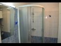 Appartements Ružica - 500 m from sea: A1(4+2) Omis - Riviera de Omis  - Appartement - A1(4+2): salle de bain W-C