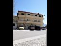 Appartements Zdravko - with parking : A1(4+1) Omis - Riviera de Omis  - maison