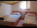 Appartements Šera - 50 m from beach: A1(4), A2(4), A3(2+2) Pisak - Riviera de Omis  - Appartement - A3(2+2): chambre &agrave; coucher