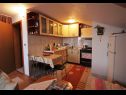 Appartements Šera - 50 m from beach: A1(4), A2(4), A3(2+2) Pisak - Riviera de Omis  - Appartement - A3(2+2): cuisine salle à manger