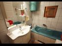 Appartements Šera - 50 m from beach: A1(4), A2(4), A3(2+2) Pisak - Riviera de Omis  - Appartement - A3(2+2): salle de bain W-C
