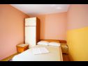 Appartements Lile - comfortable 3 bedroom apartment: A1(6+2) Pisak - Riviera de Omis  - Appartement - A1(6+2): chambre &agrave; coucher