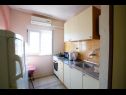 Appartements Lile - comfortable 3 bedroom apartment: A1(6+2) Pisak - Riviera de Omis  - Appartement - A1(6+2): cuisine