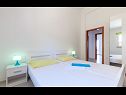 Appartements Ana - free parking: SA1(2+1), SA2(2+1), A3 veliki(4+2), A5(2+1), SA6(2+1), A7(4+2) Stanici - Riviera de Omis  - Appartement - A7(4+2): chambre &agrave; coucher