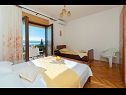 Appartements Franka - beautiful sea view & parking: A1(3), A2(2+2), A3(2+2), A4(3+1) Stanici - Riviera de Omis  - Appartement - A1(3): chambre &agrave; coucher