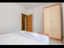 Appartements Neve - 50 m from beach: A4(5), A5(5), A3(2+1) Mandre - Île de Pag  - Appartement - A4(5): chambre &agrave; coucher