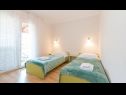 Appartements Jope - 60 m from beach: A1(4), A2(4), A3(4+2), A4(6+1), A5(4), A6(2), A7(2+1), A8(2+1), SA9(2), SA10(2), SA11(2) Stara Novalja - Île de Pag  - Appartement - A4(6+1): chambre &agrave; coucher