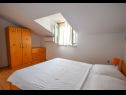 Appartements Lidija - family friendly & close to the sea: A1(4), B2(2+2), C3(2) Banjol - Île de Rab  - Appartement - A1(4): chambre &agrave; coucher