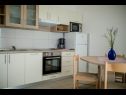 Appartements Coastal home - 10 m from the sea: A1(4+1), A2(2), A3(2+2), A4(4+1), A5(4+1) Supetarska Draga - Île de Rab  - Appartement - A4(4+1): cuisine salle à manger