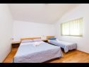 Appartements Vik - 250 m from beach A1(4), A2(3), A3(2), SA4(2) Brodarica - Riviera de Sibenik  - Appartement - A2(3): chambre &agrave; coucher