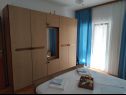 Appartements Josi - parking and barbecue: A1(2+2), A2(4+1) Grebastica - Riviera de Sibenik  - Appartement - A2(4+1): chambre &agrave; coucher