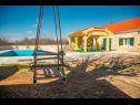 Maisons de vacances Villa Karaga - with private pool: H(8+1) Ljubotic - Riviera de Sibenik  - Croatie  - cour
