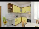 Appartements Vince - free parking: A1 žuti(4), A2 plavi(4+1), A3(4) Primosten - Riviera de Sibenik  - Appartement - A1 žuti(4): cuisine salle à manger