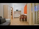 Appartements Bisernica - with pool; A1(6), A2(6), A3(2) Razanj - Riviera de Sibenik  - Appartement - A3(2): cuisine salle à manger