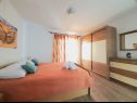 Appartements Ante - 10 m from sea: A1(6) Srima - Riviera de Sibenik  - Appartement - A1(6): chambre &agrave; coucher