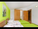 Appartements Malaga - comfortable and free parking: A2 B(4+1), SA C(2+1), SA D(2+0), SA E(2+1) Tribunj - Riviera de Sibenik  - Appartement - A2 B(4+1): 
