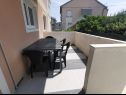 Appartements Kate - 200 m from beach: A1(2), A2(4+1), SA3(2), A4(6+1) Vodice - Riviera de Sibenik  - Appartement - A2(4+1): terrasse