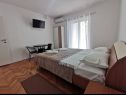 Appartements Kati - 150 m from beach: A2(4), A4(2), SA3(2), SA5(2), SA6(2) Vodice - Riviera de Sibenik  - Appartement - A2(4): chambre &agrave; coucher