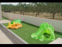 Maisons de vacances Ivy - with outdoor swimming pool: H(4+2) Vodice - Riviera de Sibenik  - Croatie  - aire de jeux enfants