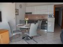 Appartements Daira - great location A1(2), A2(2), A3(4) Stomorska - Île de Solta  - Appartement - A1(2): cuisine salle à manger