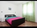 Appartements Zdene - private pool: A1(6+2), A2(6) Kastel Luksic - Riviera de Split  - Appartement - A1(6+2): chambre &agrave; coucher