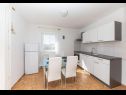 Appartements Niko - modern: SA1(2), A2(2+2), A3(2+2), A4(4+2) Kastel Luksic - Riviera de Split  - Appartement - A2(2+2): cuisine salle à manger