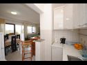 Appartements Ezgety - 330m from the beach: A1(6) Kastel Stafilic - Riviera de Split  - Appartement - A1(6): cuisine salle à manger