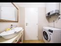 Appartements Ines - cosy with free parking: A1(4) Kastel Stari - Riviera de Split  - Appartement - A1(4): salle de bains