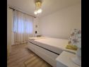 Appartements Ines - cosy with free parking: A1(4) Kastel Stari - Riviera de Split  - Appartement - A1(4): chambre &agrave; coucher