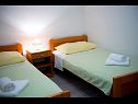 Appartements Robi - 50m from beach SA2(2+1), SA4(2+1), R1(2), R3(2) Podstrana - Riviera de Split  - Chambre - R1(2): chambre &agrave; coucher