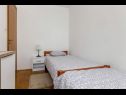Appartements Jurmar - with terrace : A1(4+2)  Split - Riviera de Split  - Appartement - A1(4+2) : chambre &agrave; coucher