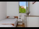 Appartements Jurmar - with terrace : A1(4+2)  Split - Riviera de Split  - Appartement - A1(4+2) : chambre &agrave; coucher