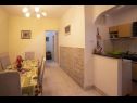 Appartements Brane - great location & garden terrace: A1(6+1) Split - Riviera de Split  - Appartement - A1(6+1): cuisine salle à manger