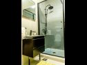 Appartements Tom - with hot tub: A1(6) Split - Riviera de Split  - Appartement - A1(6): salle de bain W-C