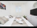 Appartements Bosiljka-comfortable and modern: A1(2) Split - Riviera de Split  - Appartement - A1(2): chambre &agrave; coucher