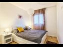 Appartements Mendula - private garage: A1(2+2), A2(2+2) Split - Riviera de Split  - Appartement - A1(2+2): chambre &agrave; coucher
