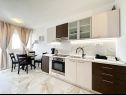 Appartements Maja - free Wifi: A1(2+1) Split - Riviera de Split  - Appartement - A1(2+1): cuisine salle à manger