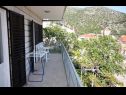 Appartements Pero - 70m from the sea: A1(6), A2(2) Marina - Riviera de Trogir  - Appartement - A1(6): terrasse couverte