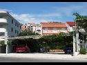 Appartements Anđelka - 50 m from beach: A3(9), A4(4), A5(2) Marina - Riviera de Trogir  - stationnement (maison et environs)