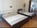 Appartements Anka- comfortable and affordable A2(3+2), A1(6) Marina - Riviera de Trogir  - Appartement - A2(3+2): chambre &agrave; coucher