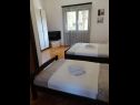Appartements Anka- comfortable and affordable A2(3+2), A1(6) Marina - Riviera de Trogir  - Appartement - A2(3+2): chambre &agrave; coucher