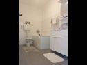 Appartements Anka- comfortable and affordable A2(3+2), A1(6) Marina - Riviera de Trogir  - Appartement - A1(6): salle de bain W-C