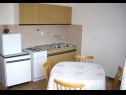 Appartements Per - 80 m from beach: SA2(2+1), A5(3), A6(2+1), A45(8), SA3(3), A7(2+1) Marina - Riviera de Trogir  - Appartement - A5(3): cuisine salle à manger
