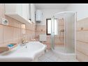 Appartements Vin - 40 m from sea: A1 (4+1), A2 (2+2), A3 (2+2) Seget Donji - Riviera de Trogir  - Appartement - A1 (4+1): salle de bain W-C