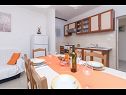 Appartements Vin - 40 m from sea: A1 (4+1), A2 (2+2), A3 (2+2) Seget Donji - Riviera de Trogir  - Appartement - A1 (4+1): cuisine salle à manger