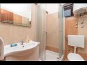 Appartements Vin - 40 m from sea: A1 (4+1), A2 (2+2), A3 (2+2) Seget Donji - Riviera de Trogir  - Appartement - A2 (2+2): salle de bain W-C