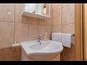 Appartements Vin - 40 m from sea: A1 (4+1), A2 (2+2), A3 (2+2) Seget Donji - Riviera de Trogir  - Appartement - A3 (2+2): salle de bain W-C